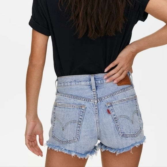 Levi's 501 cutoff distressed jean denim short - Picture 3 of 12